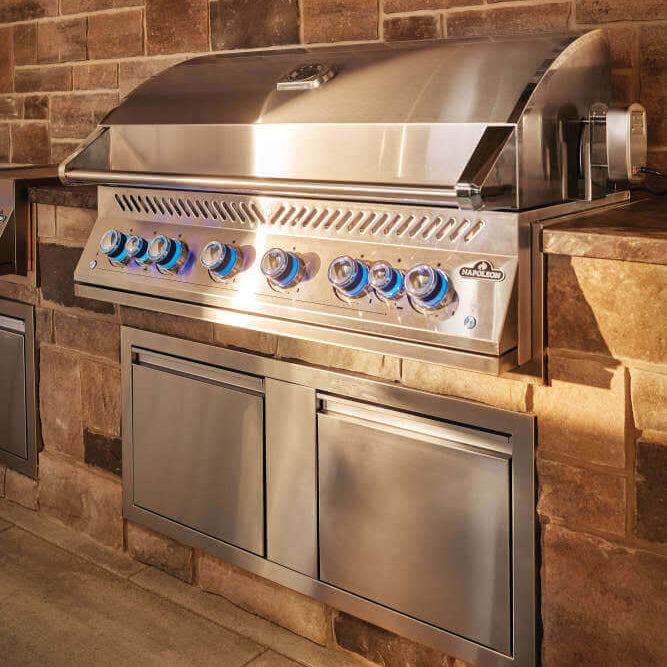 Napoleon Built-In 700 Series 44-inch Gas Grill with Rear Infrared Burner (NATURAL GAS)