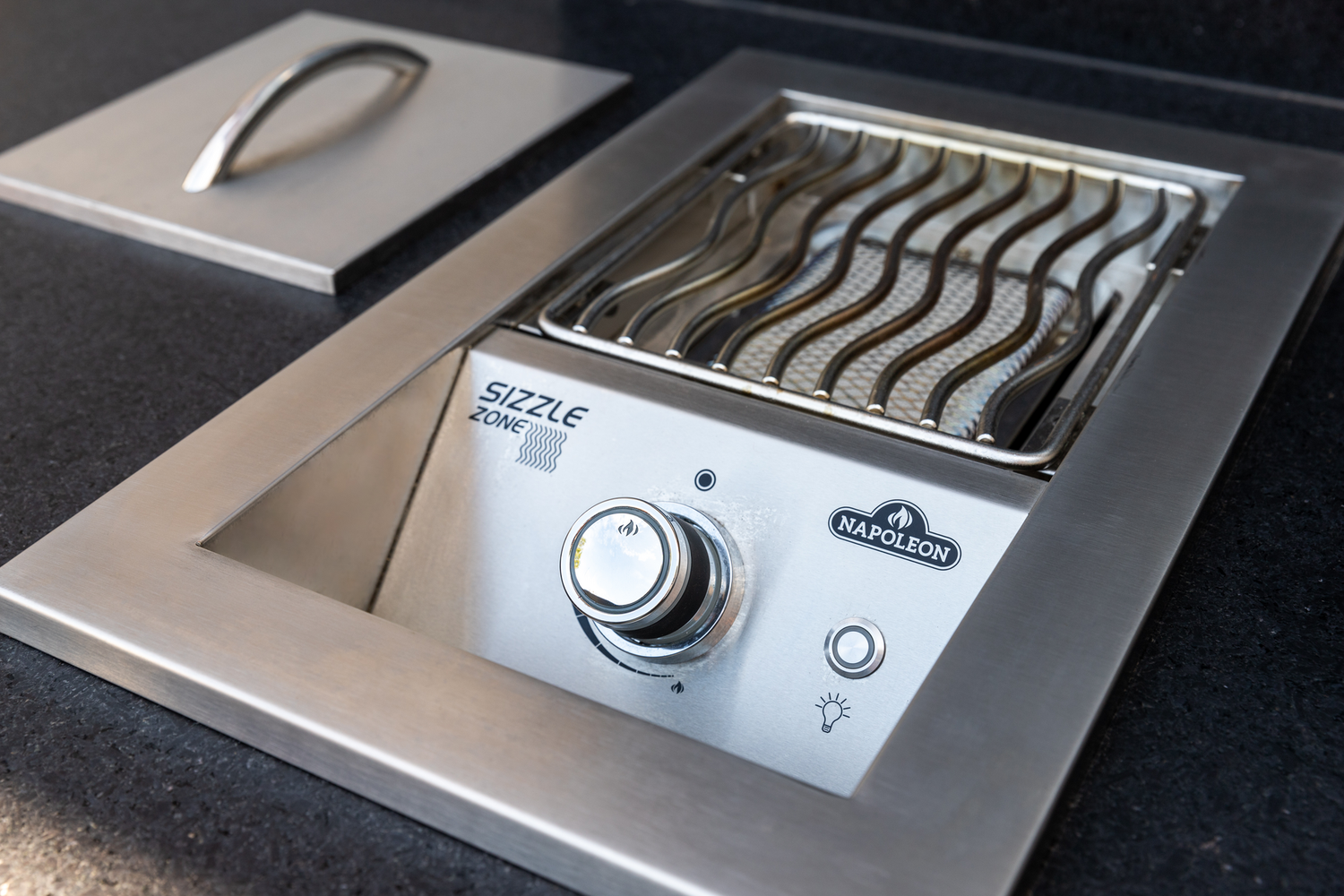 Napoleon Built-in 700 Series Single Range Top Burner with Stainless Steel Cover (NATURAL GAS)