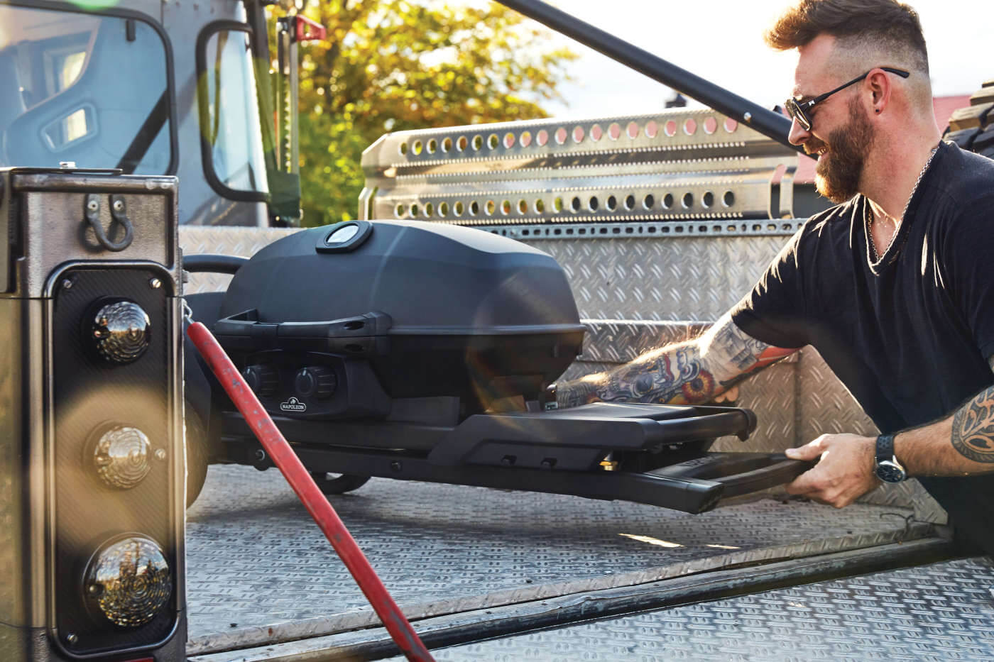 Napoleon Phantom TravelQ® PRO 285 with Scissor Cart , Propane