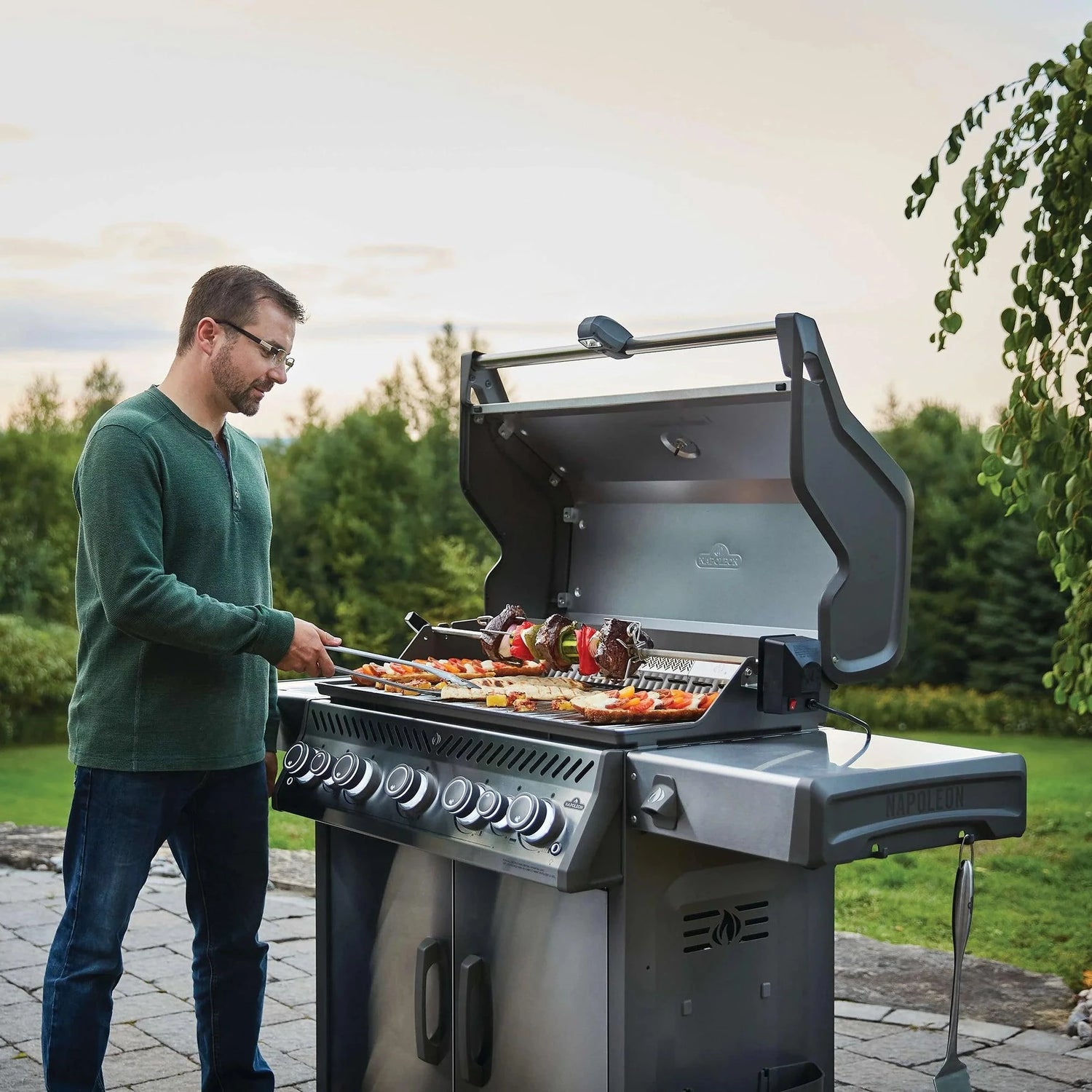 Napoleon Rogue® PRO-S 625 RSIB Stainless Steel Grill