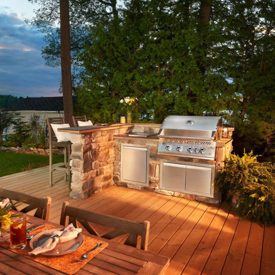 Napoleon Built-In 700 Series 32-inch Gas Grill with Rear Infrared Burner (NATURAL GAS)