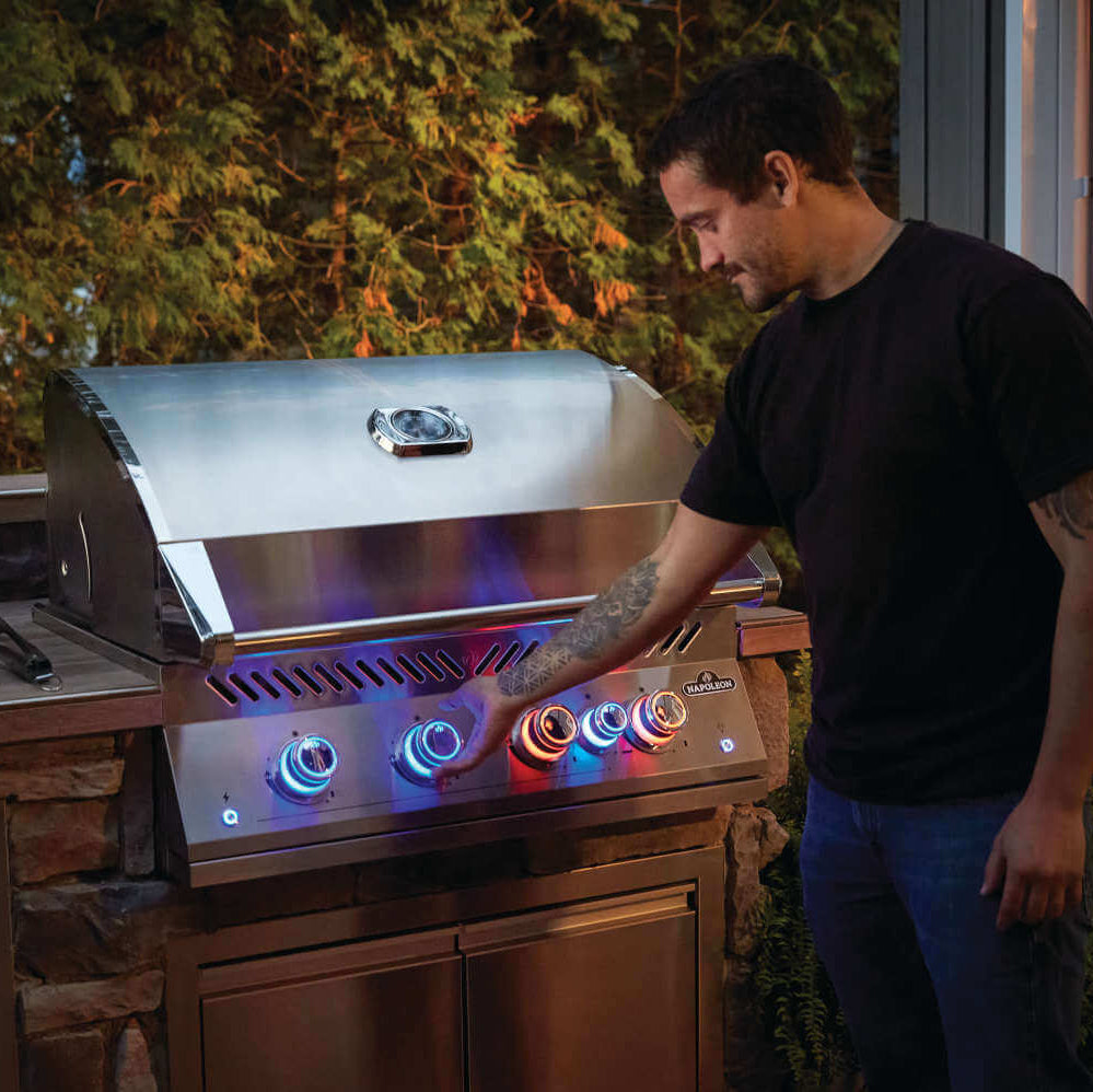 Napoleon Built-In 700 Series 32-inch Gas Grill with Rear Infrared Burner (NATURAL GAS)