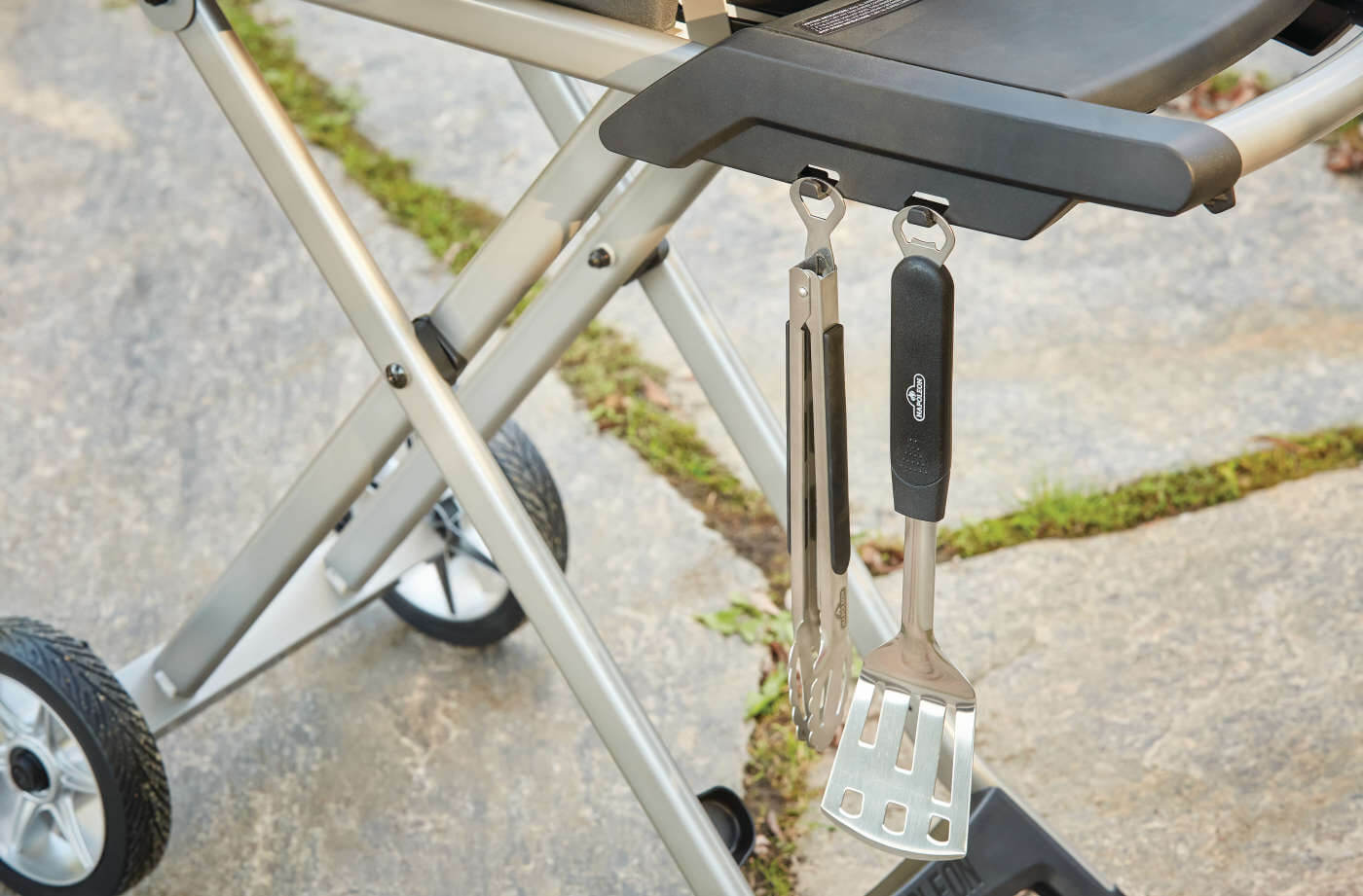 Napoleon TravelQ® PRO 285 with Scissor Cart , Propane